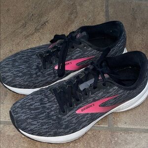 Brooks Women's Gray and Pink Athletic Running Shoes